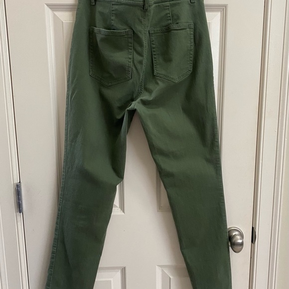 LOFT green flat front pants with coin pockets. Size-8 - Picture 2 of 4